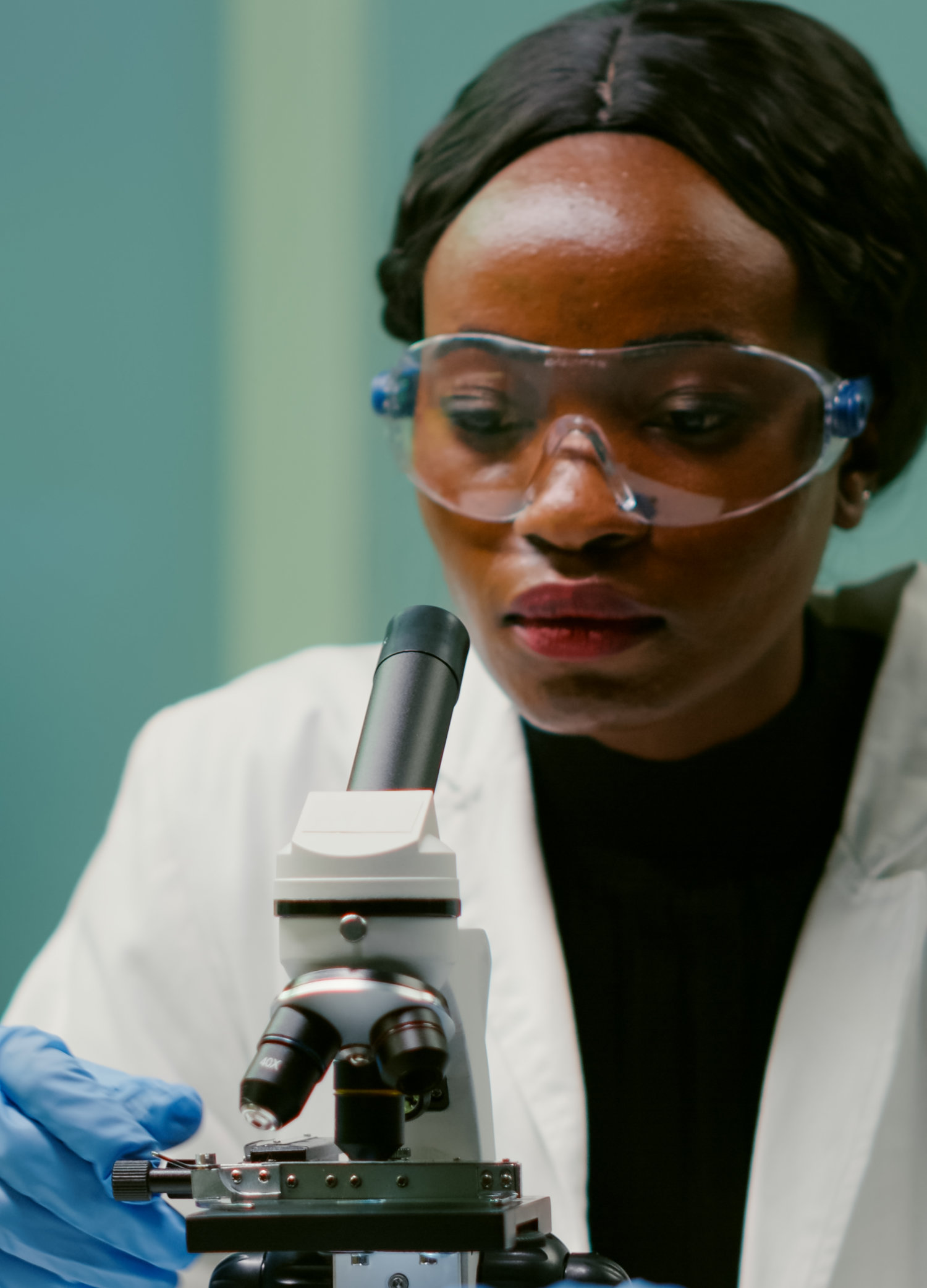 Dr T.L. Medupe, Founder of Ponagalo Laboratory